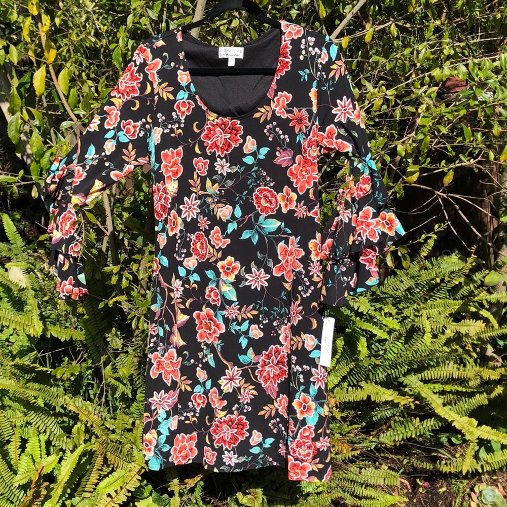 Signature by Bobby Bee NWT L above the knee dress